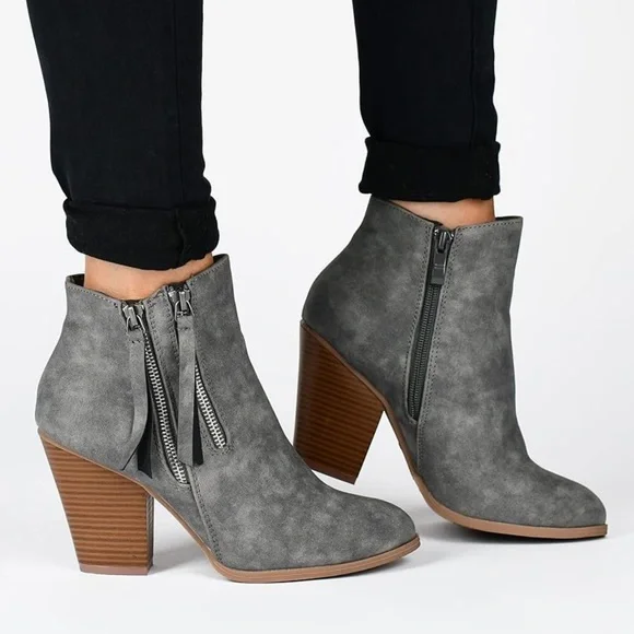 NWT Journee Collection Gray Ankle Booties size 10 - Picture 6 of 6